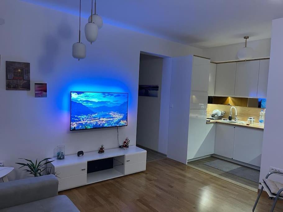 קוטור Modern Seaside Apartment With Balcony Tale Apartment מראה חיצוני תמונה